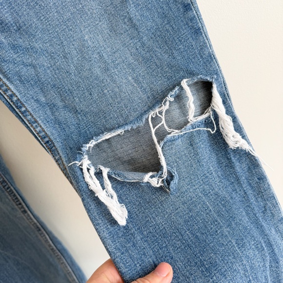 ABERCROMBIE • Ultra High Rise 90s Slim Straight Jean in Medium Destroy - Picture 8 of 13